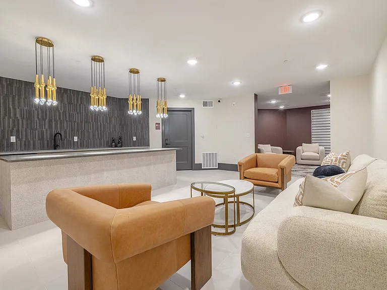 Wet Bar & Entertainment Lounge
