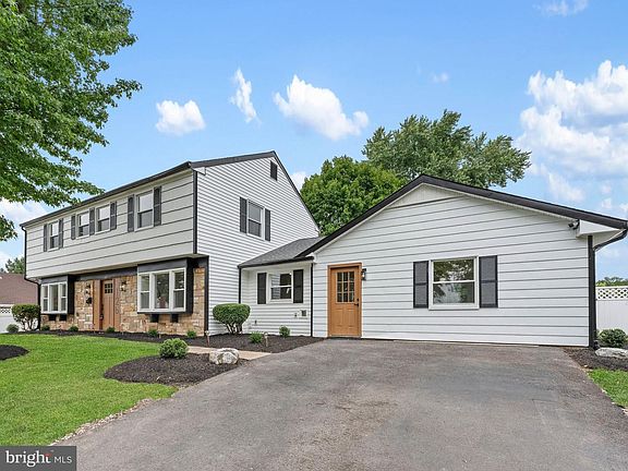 3rd image of 126 Tiffany Ln