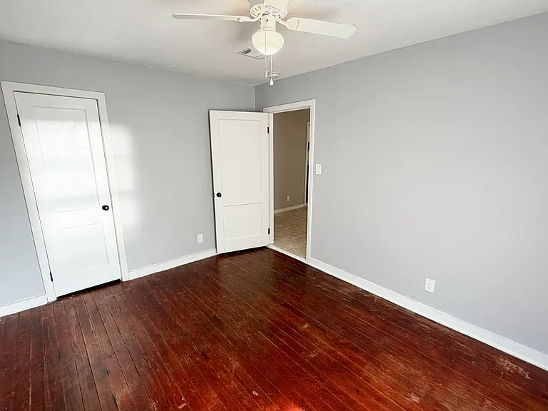 2nd bedroom with closet