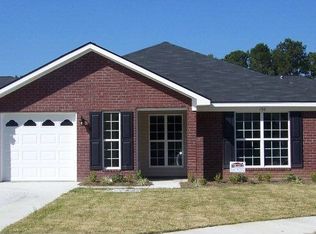 196 Sycamore Way, Hinesville, GA 31320