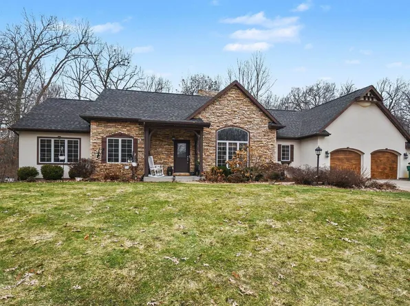 51823 Westwood Forest Dr, South Bend, IN 46628