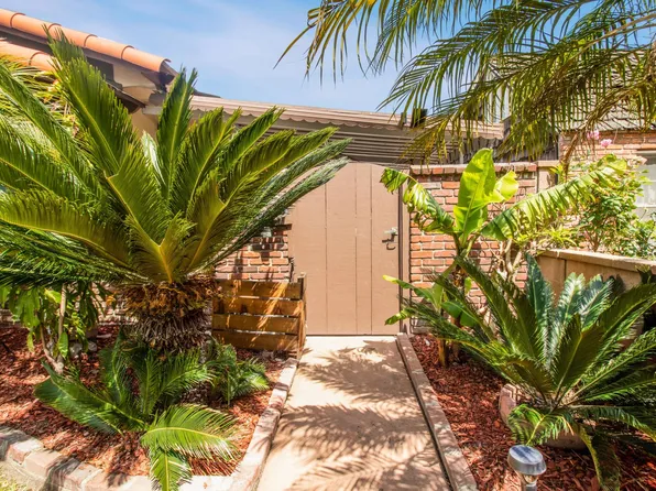 3230 N Lewis Ave, Signal Hill, CA 90755