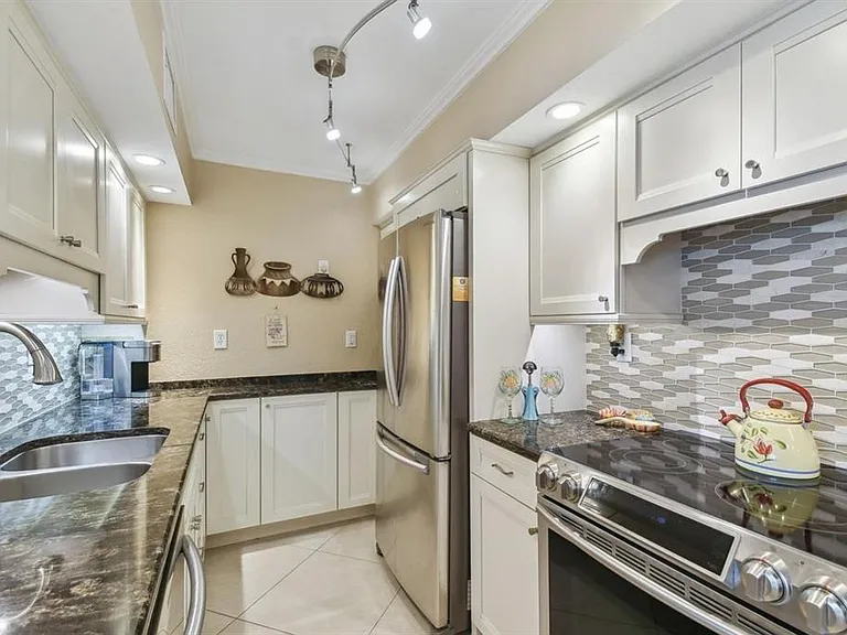 10355 Paradise Blvd #702 — Photo 17