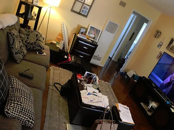 3rd image of 1641 Loma Ave APT 5