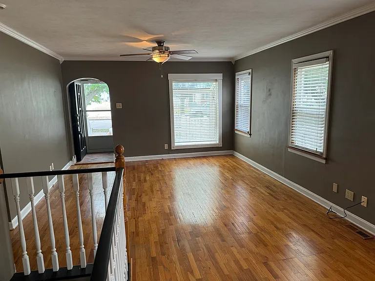 316 W Kirwin Ave — Photo 2