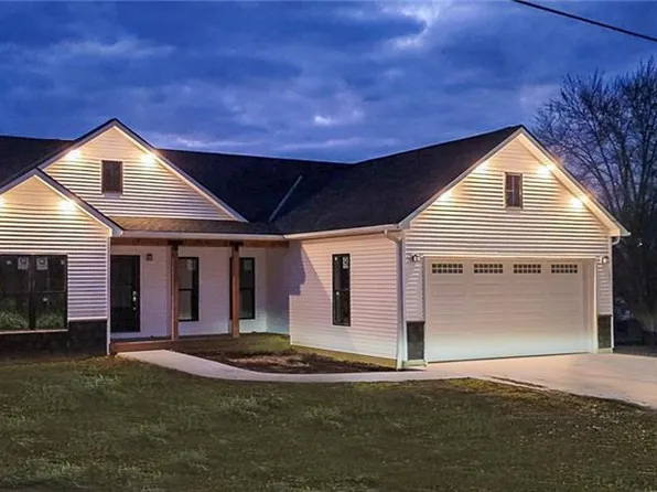 902 Main St, Waverly, MO 64096