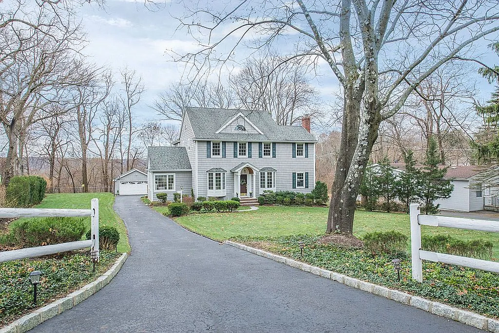 12 Nicholson Dr photo 1