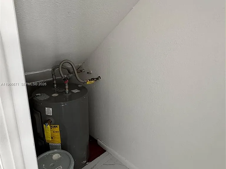 1481 NE 150th St #102 — Photo 15