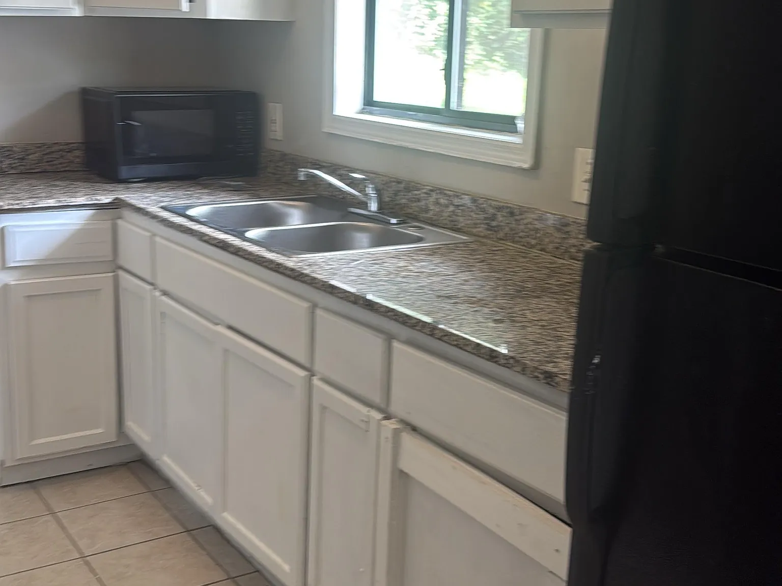 4 bed, 1320 sqft, $1,950 — Photo 3