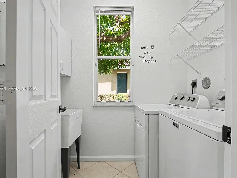 15957 SW 16th St — Photo 18