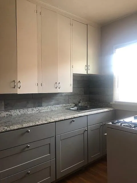 1 bed, 900 sqft, $1,075 — Photo 4