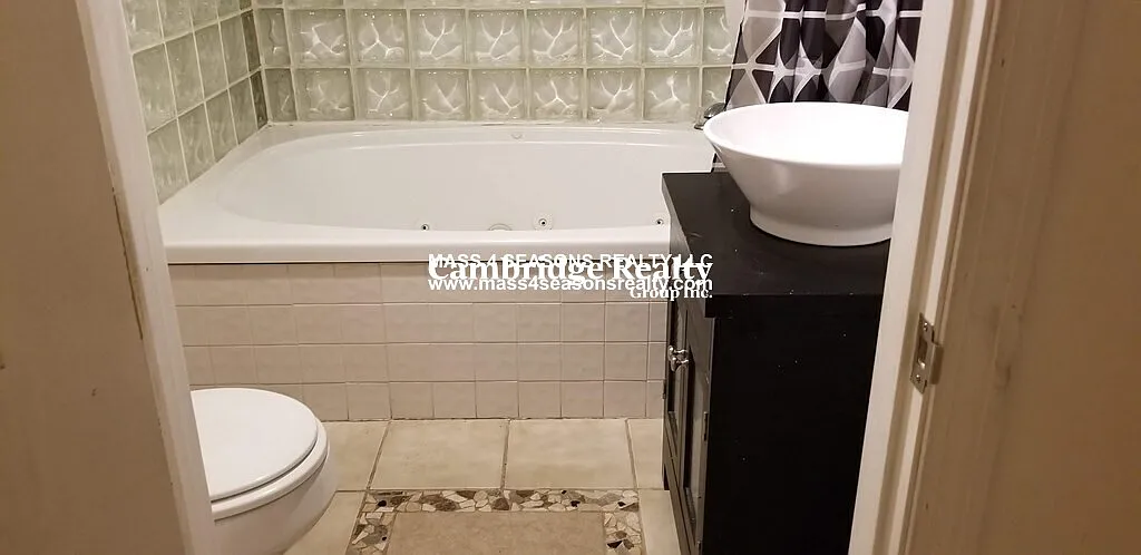 5 bed, 2.5 bath, $9,000 — Photo 4