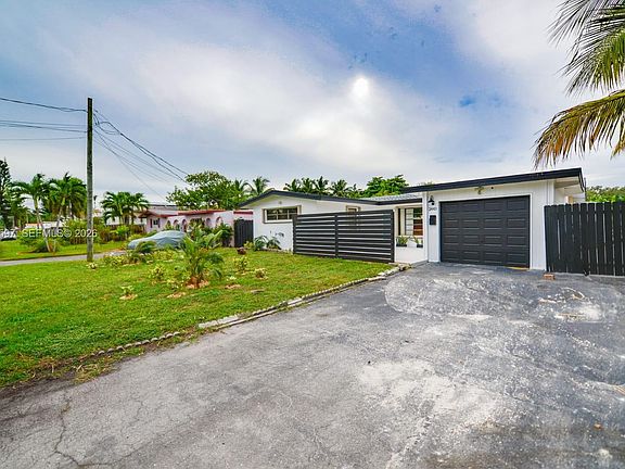 3rd image of 2443 Tortugas Ln