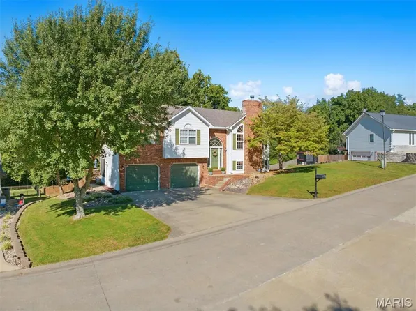 29 Dogwood Ter, Maryville, IL 62062