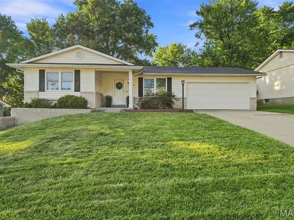 17 Oak Hill Ln, Saint Peters, MO 63376