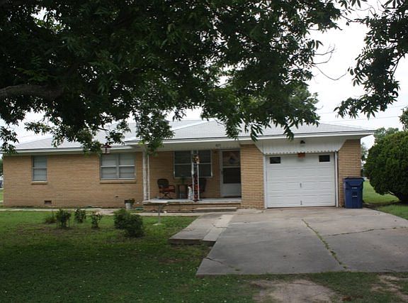 3rd image of 823 N Hyden