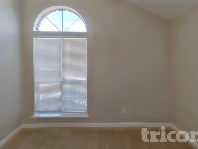 424 Forest Grove Cir — Photo 14