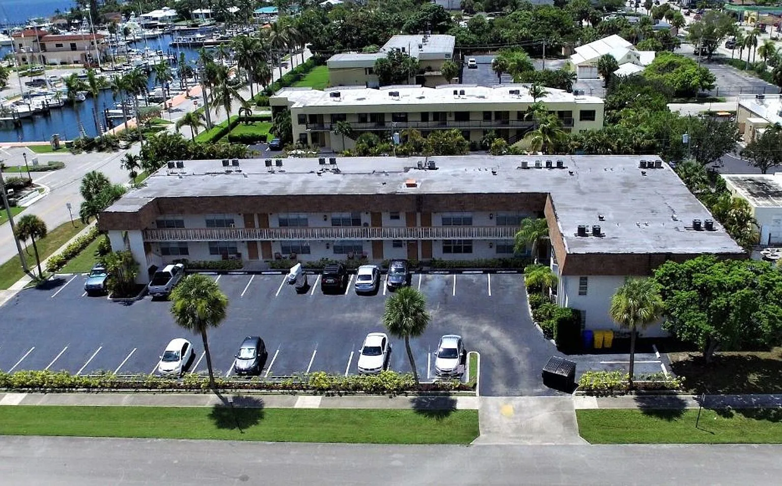 310 Lake Shore Dr West Palm Beach, FL 33403 — Photo 3