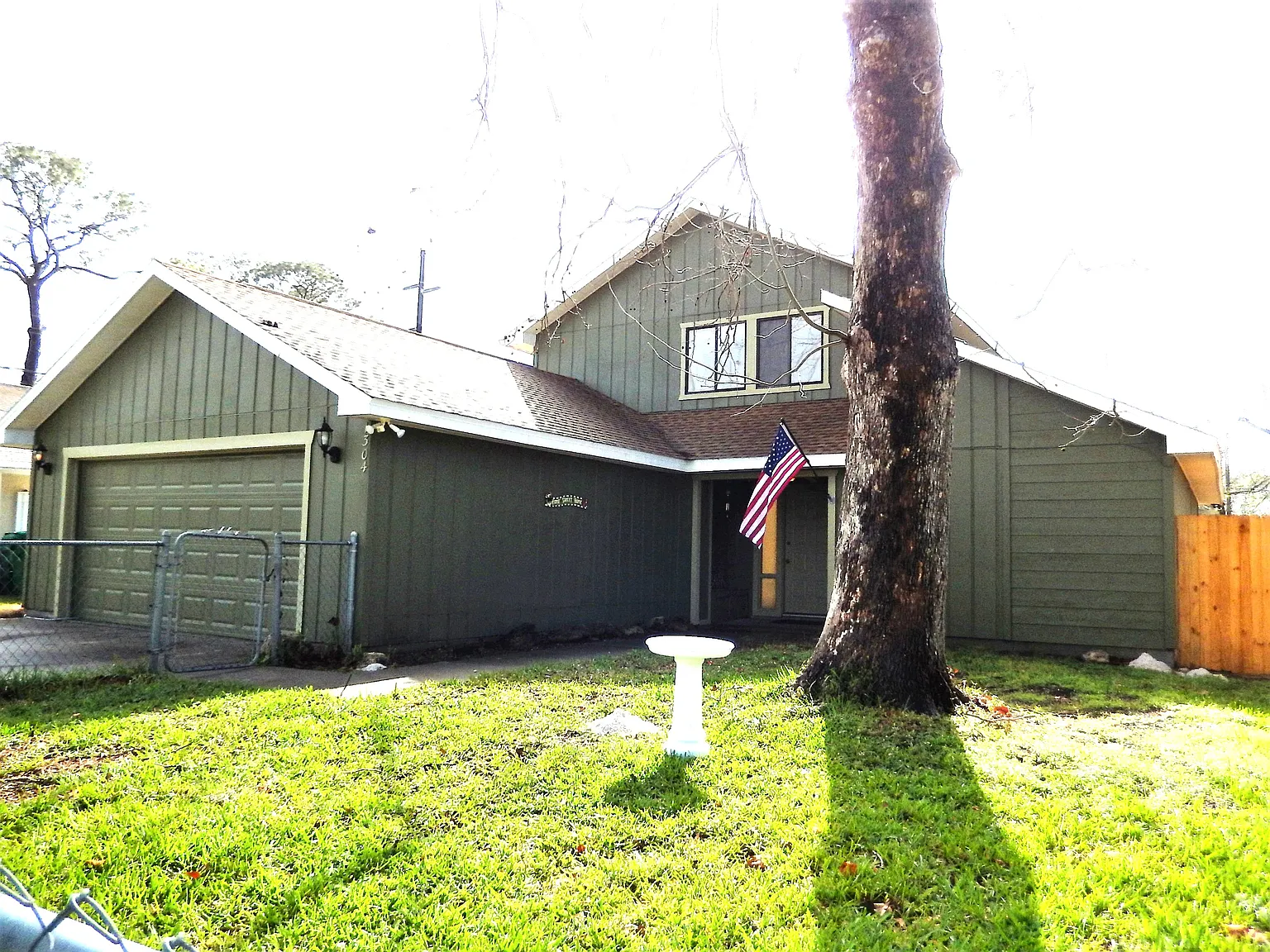 1304 Bender Ave — Photo 1