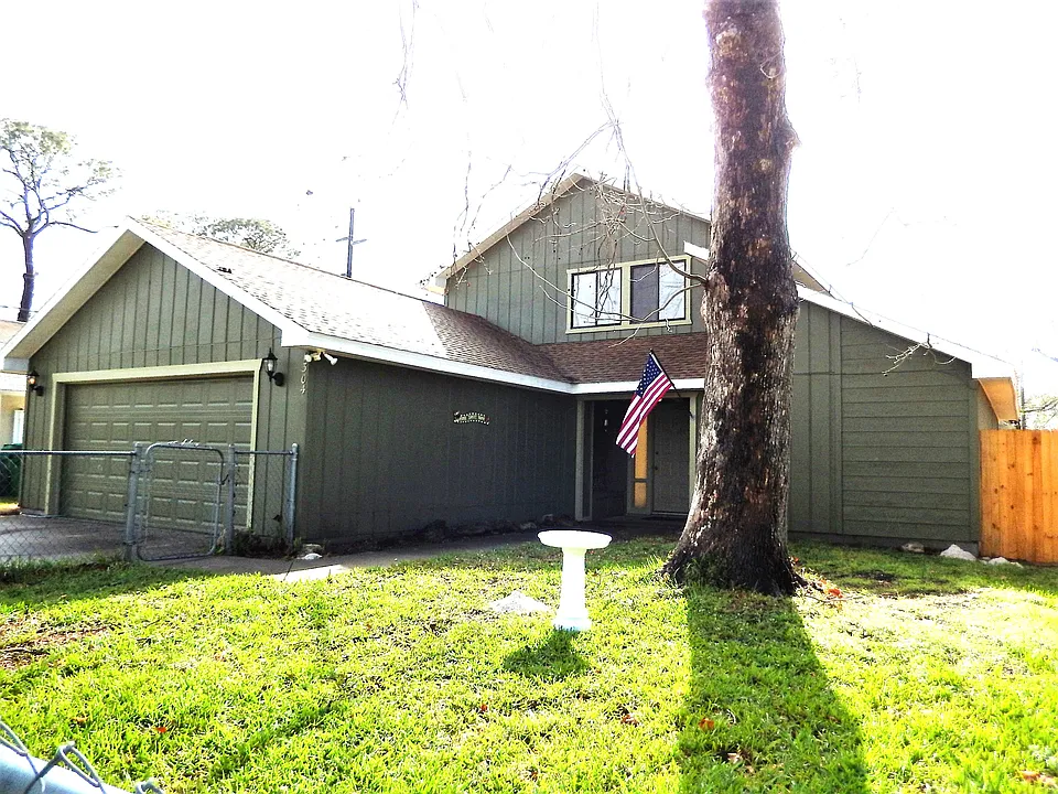 1304 Bender Ave