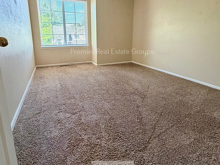 5831 Instone Cir — Photo 12