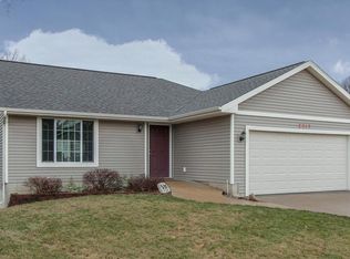 2213 Shady Grove Rd SW, Cedar Rapids, IA 52404