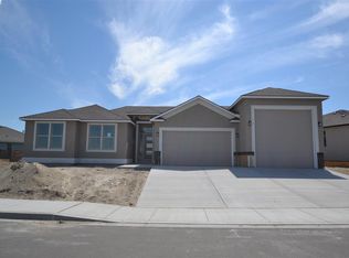606 Thebes St, West Richland, WA
