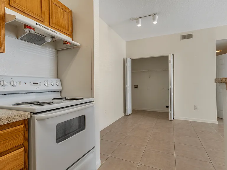 Shadow Ridge Apartments — Photo 15