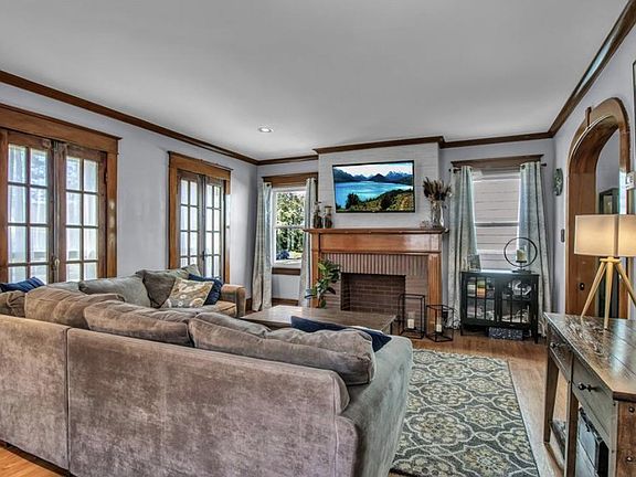 2nd image of 223 Capen Blvd