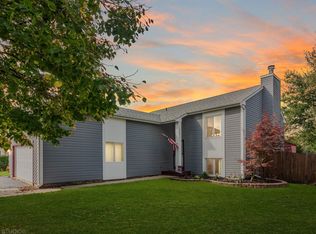 2395 Blue Spruce Ln, Aurora, IL 60502