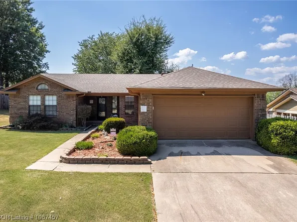 1505 N 9th St, Van Buren, AR 72956