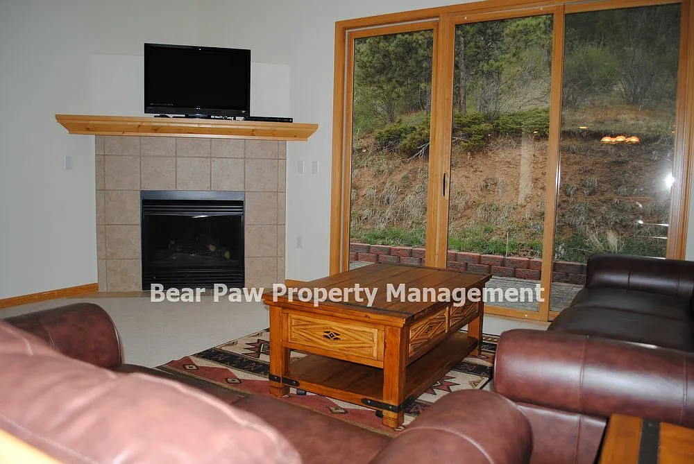 2 bed, 2.0 bath, 1672 sqft, $2,820 — Photo 2