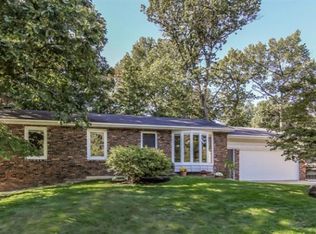 2461 Glen Valley Dr NW, Grand Rapids, MI 49544