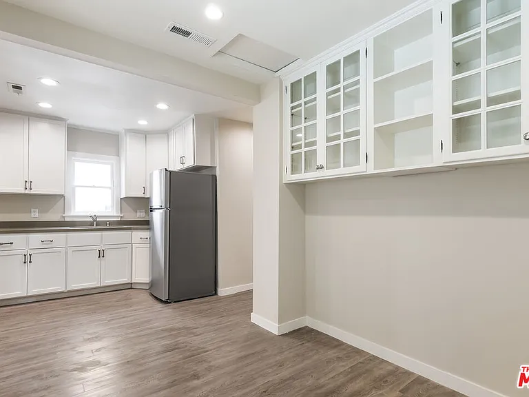 937 N Beverly Glen Blvd — Photo 8