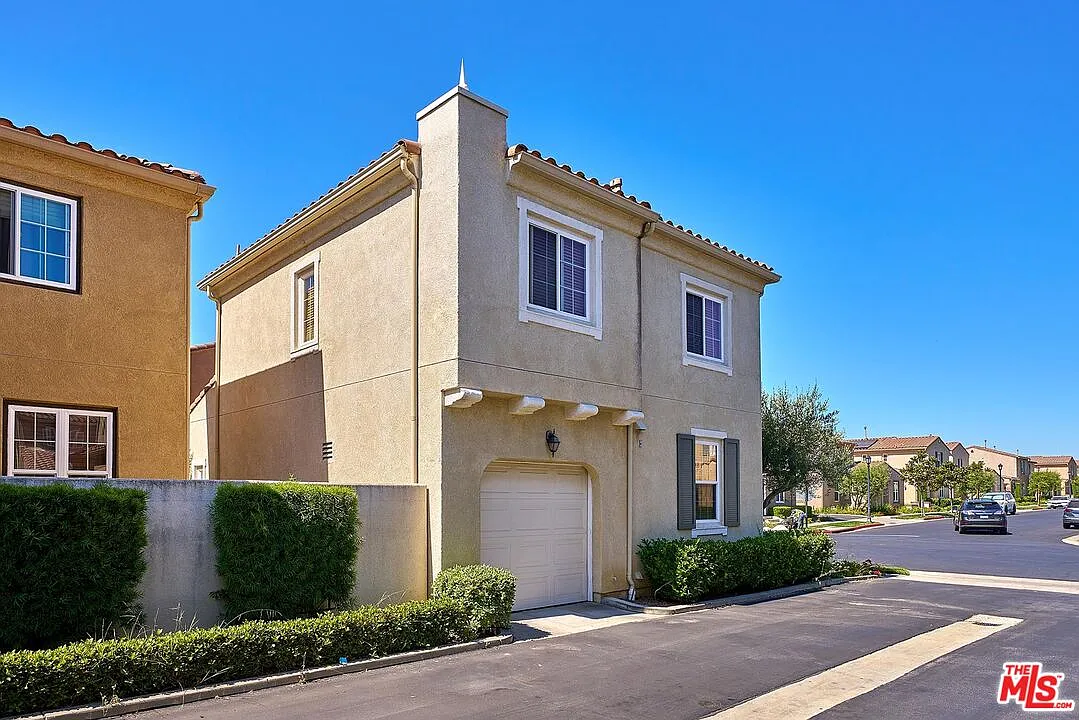 2 bed, 3.0 bath, 1122 sqft, $3,500 — Photo 4