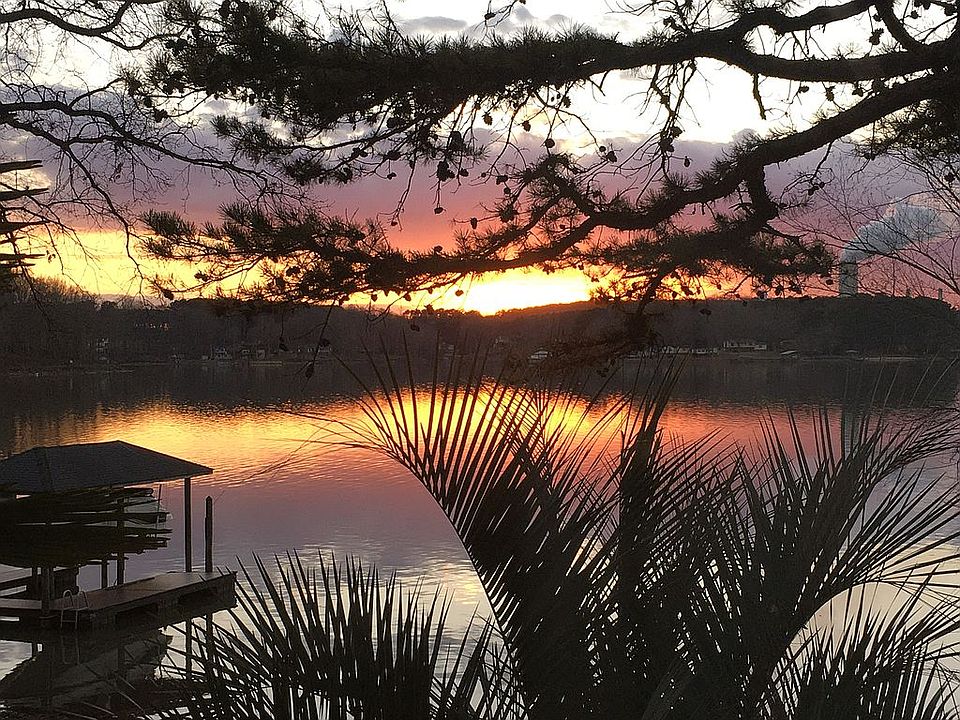 Sunsets at 172 Mariner Pte