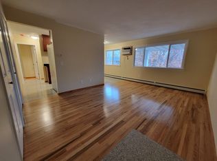 2720 Rosalyn Ct APT 302, New Hope, MN 55427