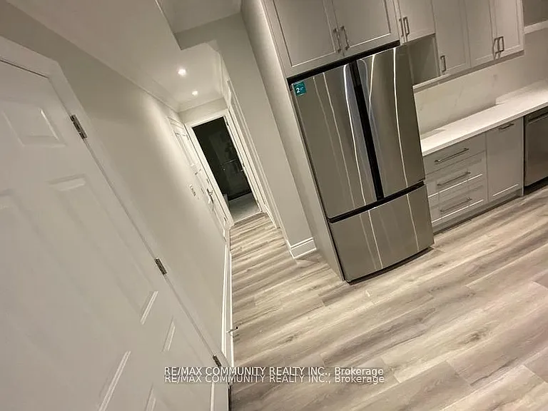 118 Queen St — Photo 5