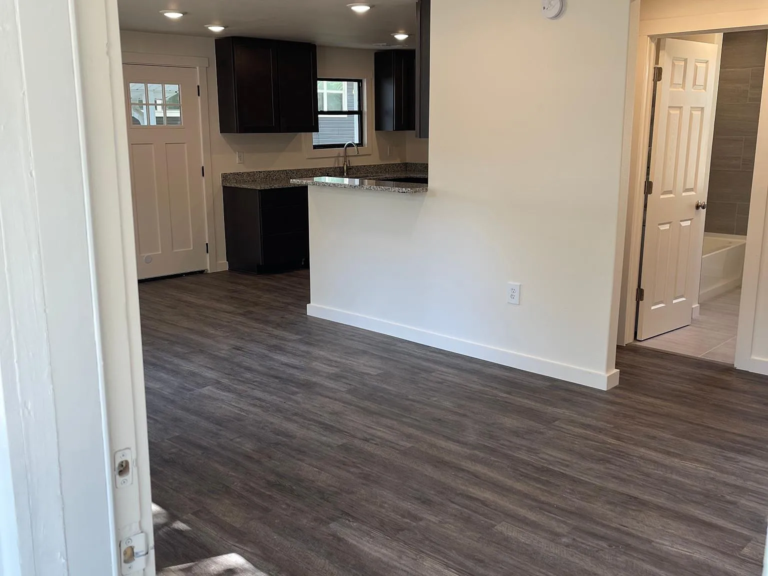 2 bed, $1,600 — Photo 3