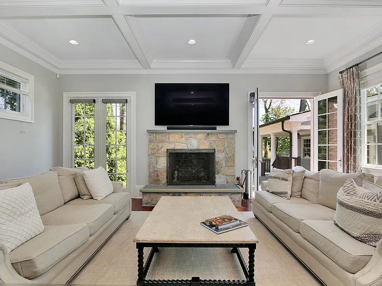328 Sound Beach Ave — Photo 10