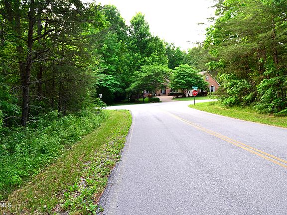 3rd image of Quail Hollow Dr