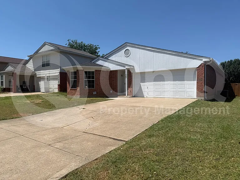 422 Blueberry Hill Ln — Photo 2