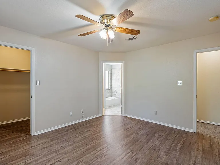 7704 Plateau Cv — Photo 15