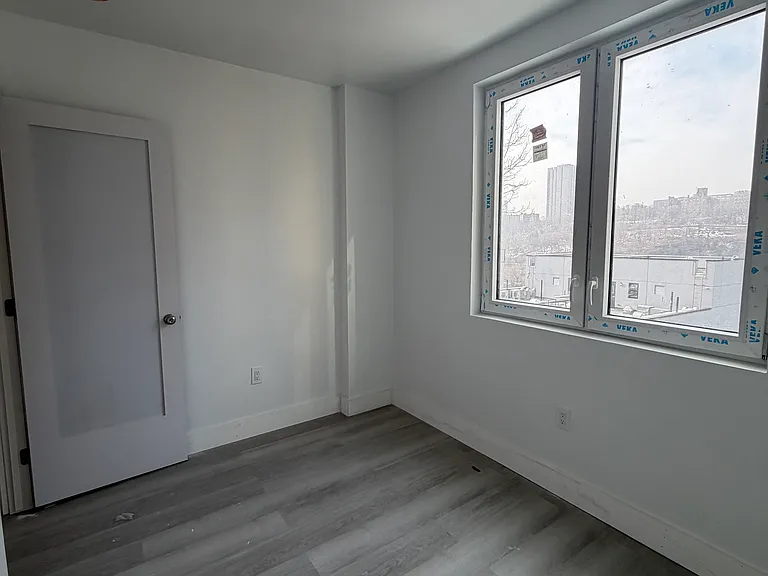 1641 Undercliff Ave #5I — Photo 9