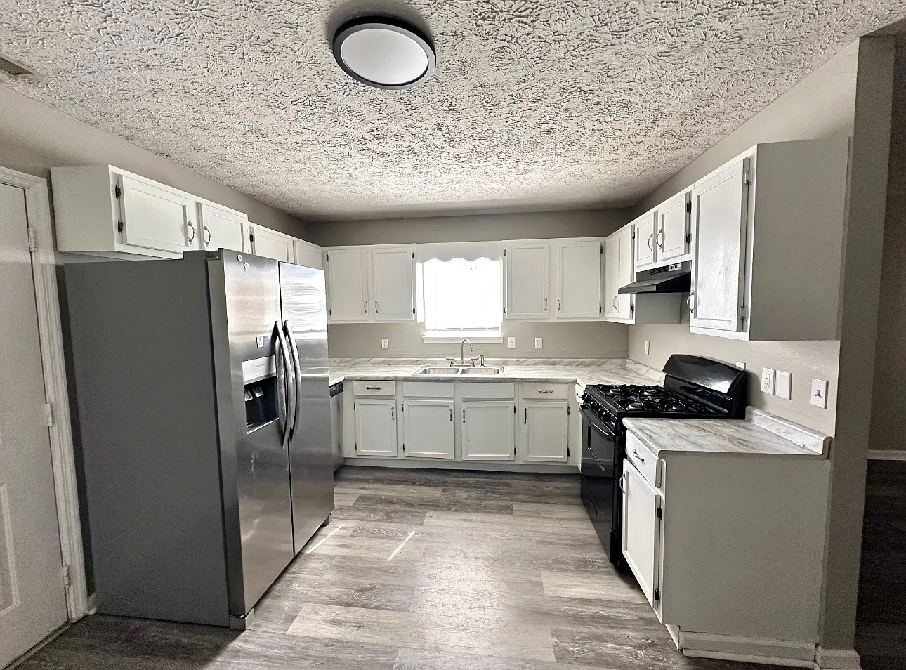 3 bed, 1216 sqft, $1,395 — Photo 1