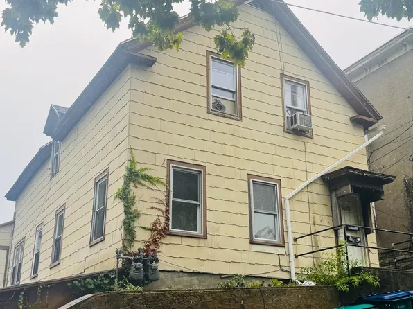 3 Lynn St, Fitchburg, MA 01420