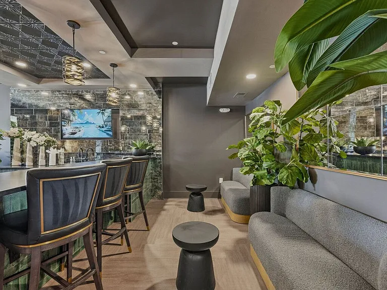 The Sloan at LoSo — Photo 11