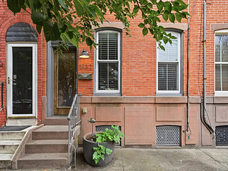 1532 E Berks St — Photo 2