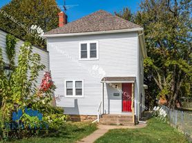 878-878 1/2 Sullivant Ave