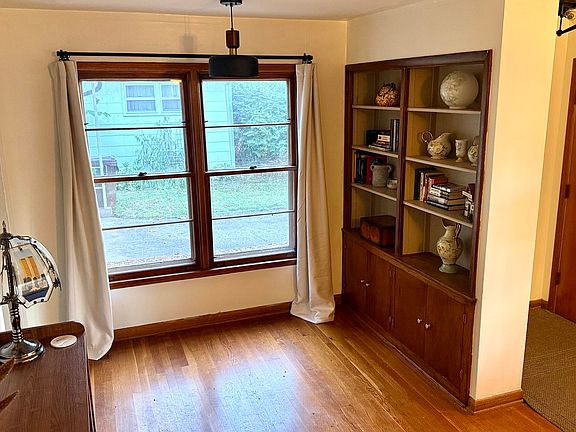 3rd image of 1417 S Kentwood Avenue